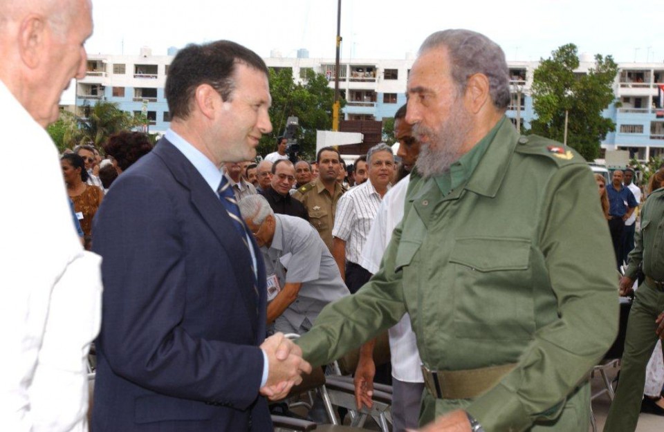 2002an Ibarretxe lehendakaria Fidel Castrorekin bildu zen Habanan. Argazkia: Eusko Jaurlaritza.