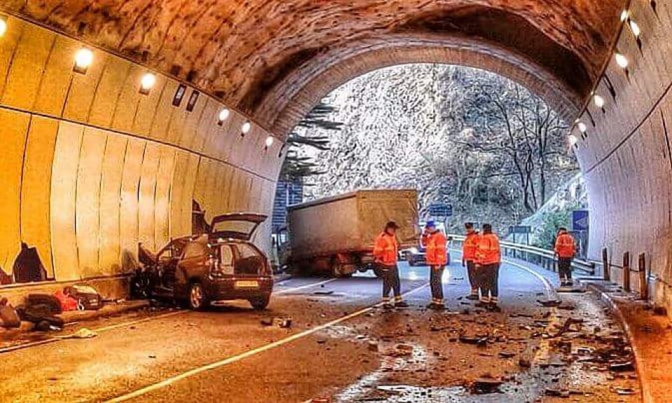 El trágico accidente ha ocurrido en el interior del túnel de Amaña, a la altura de Eibar. 