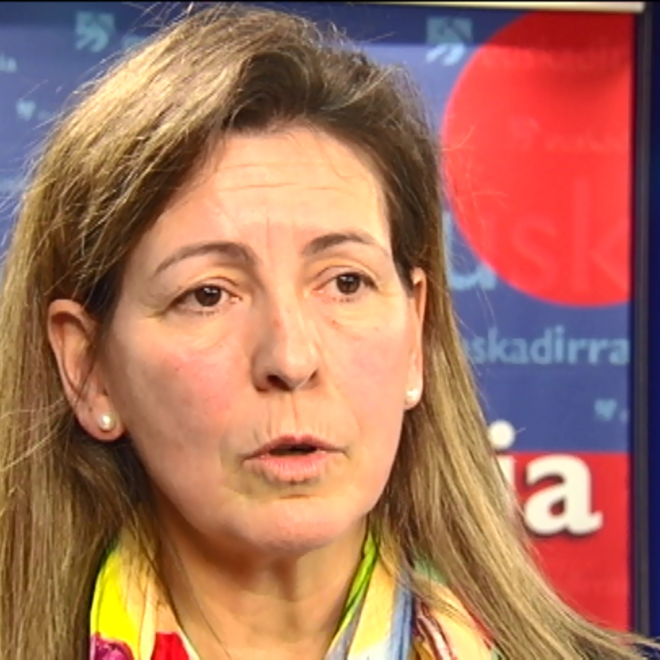 La consejera Ana Oregi, en una entrevista en Euskadi Irratia. EiTB