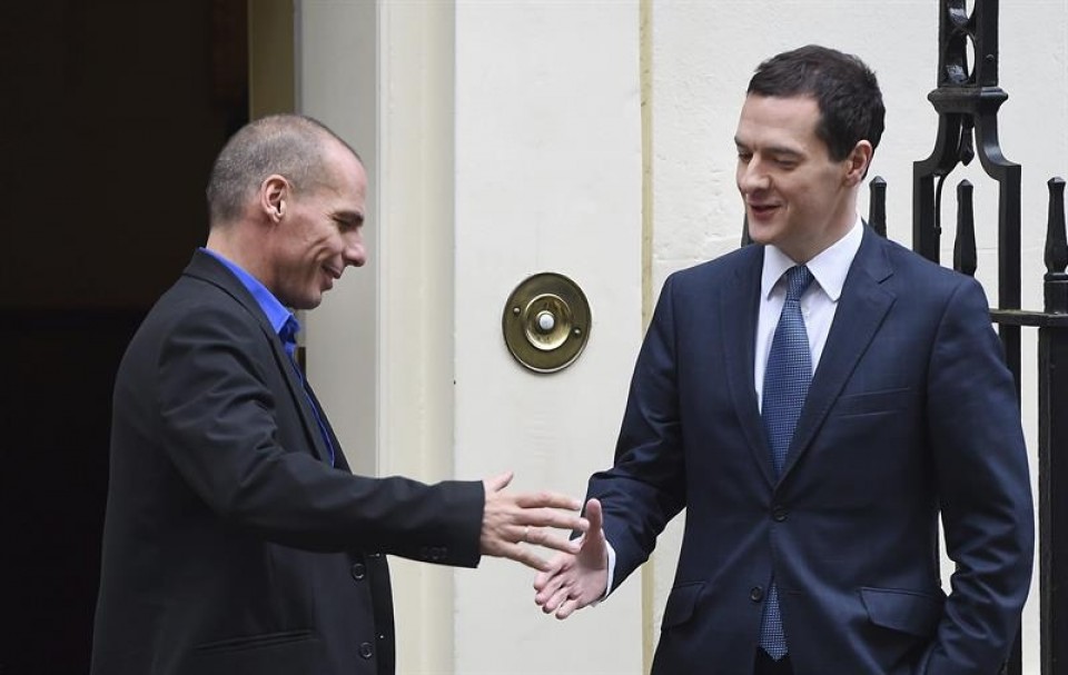 El canciller del Tesoro británico, George Osborne, y el ministro de Finanzas griego, Yanis Varufakis