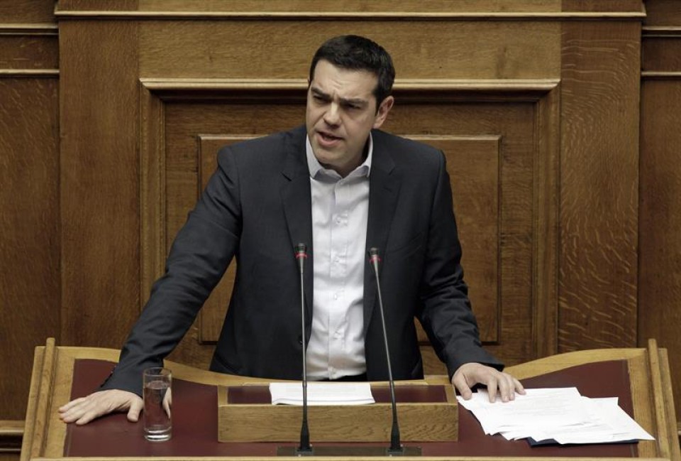 Tsipras anuncia comida, luz y sanidad para los más pobres