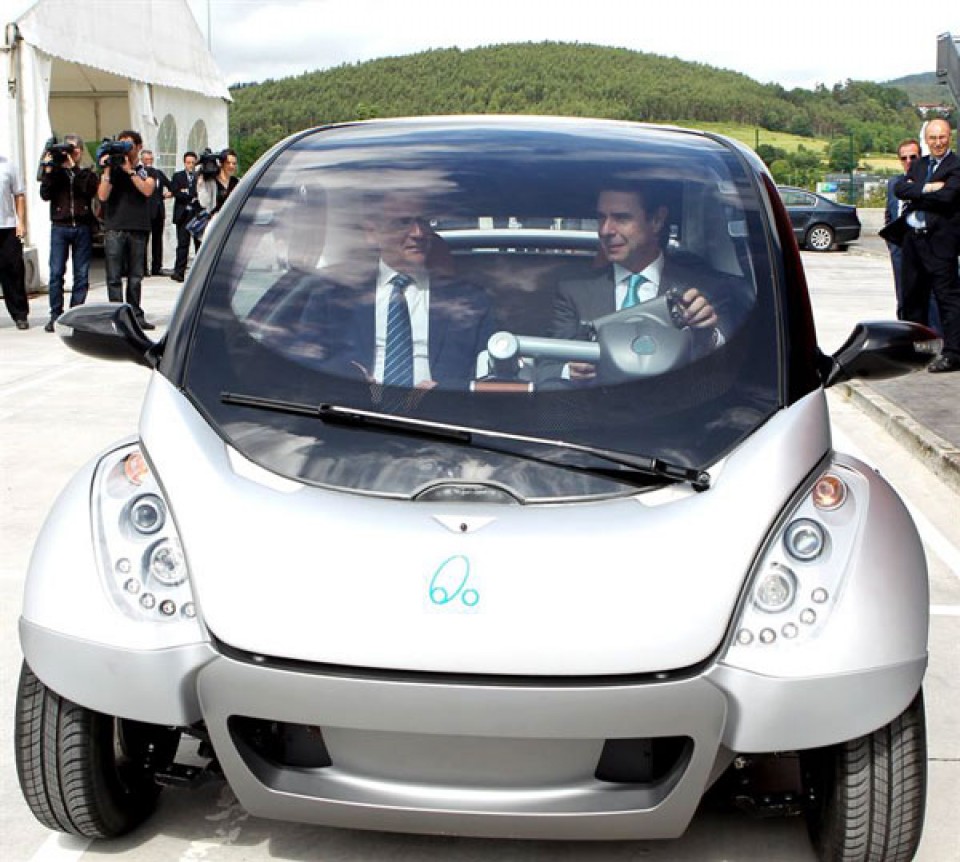 Hiriko auto elektrikoak 17 milioi euroko diru laguntza publikoak jaso zituen. EFE