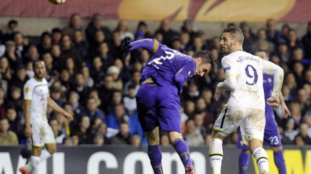 Tottenham y Fiorentina empataron a uno. Foto: EFE