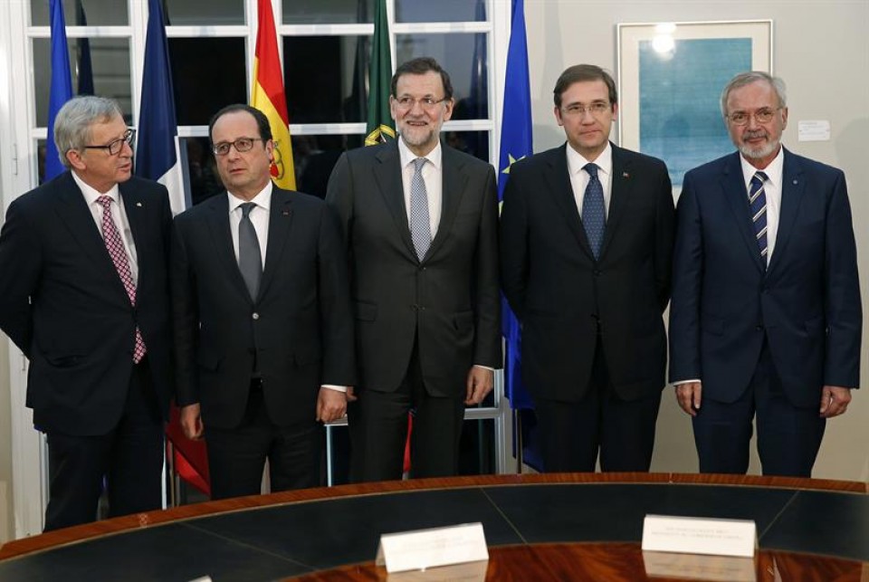 Mariano Rajoy, François Hollande, Pedro Passos Coelho, Jean Claude Juncker y Werner Hoyer. Foto: EFE