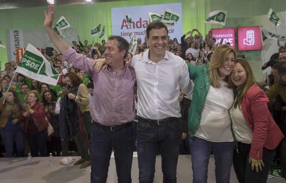 La candidata socialista, Susana Díaz, y el secretario general del PSOE, Pedro Sánchez. Foto: EFE