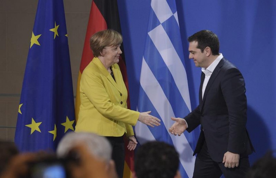 Elkarrizketaren aldeko apustua berretsi dute Tsiprasek eta Merkelek