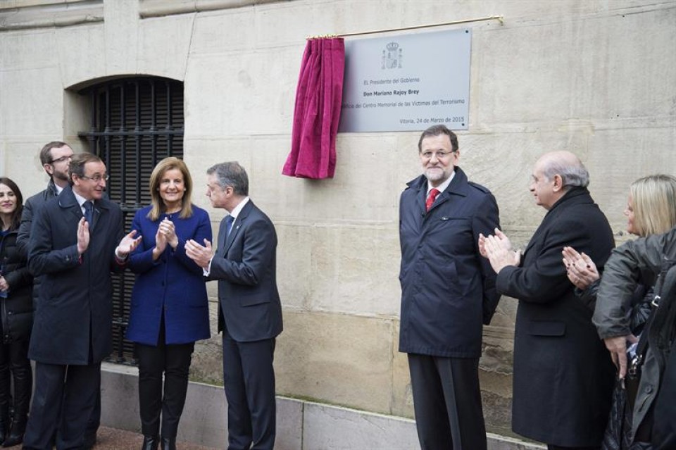 Mariano Rajoy biktimen memorialean