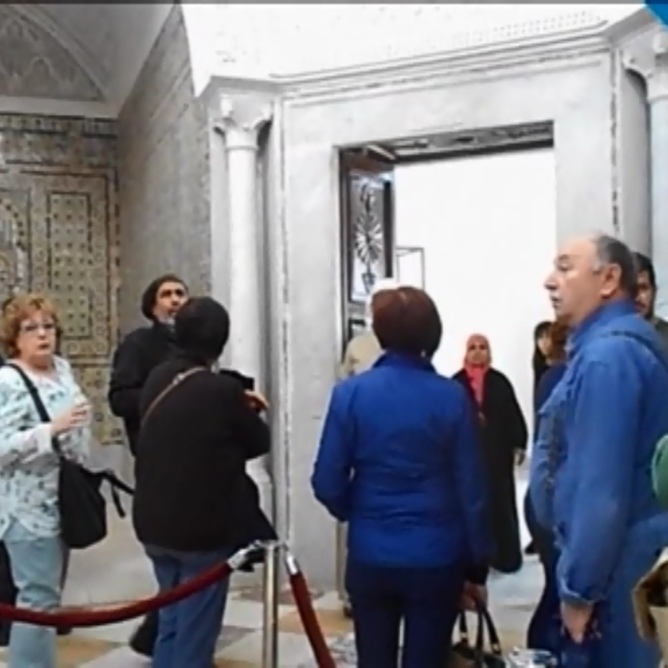 Turistas italianos en el Museo del Bardo de Tunez