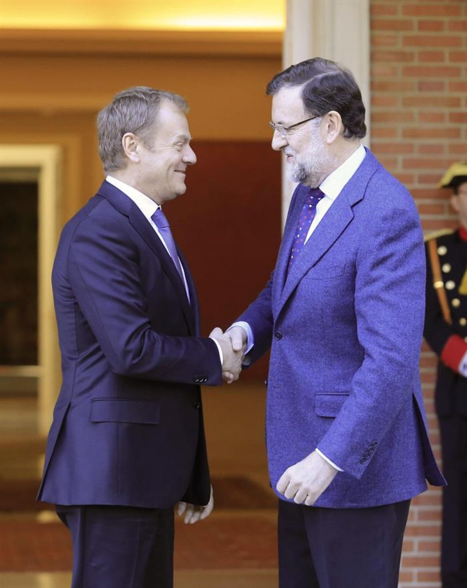 Rajoy saluda al presidente del Consejo Europeo, Donald Tusk Foto: Efe