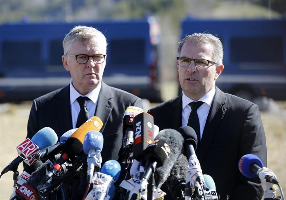 Los presidentes de Lufthansa y Germanwings homenajean a las víctimas