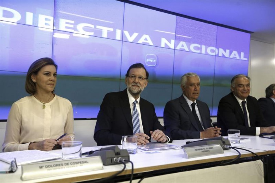 Rajoy pide al PP que no se distraiga con 'cuestiones irrelevantes'