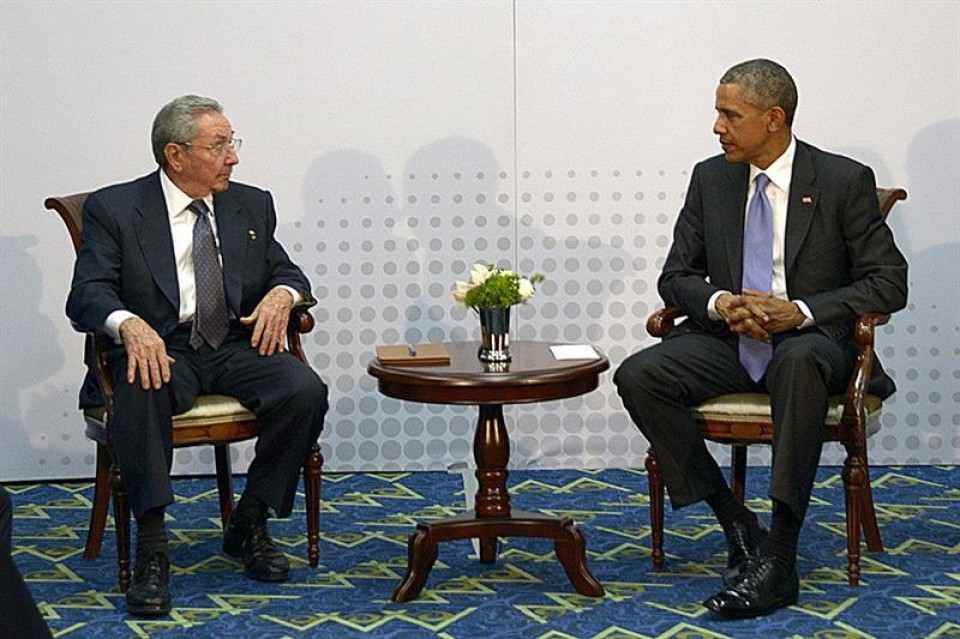 Raul Castro eta Barack Obama, Panamako bilera historikoan. EFE