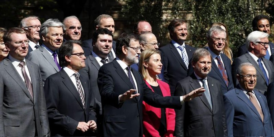 Parte hartzaileen argazia, Rajoy erdian dela. EFE