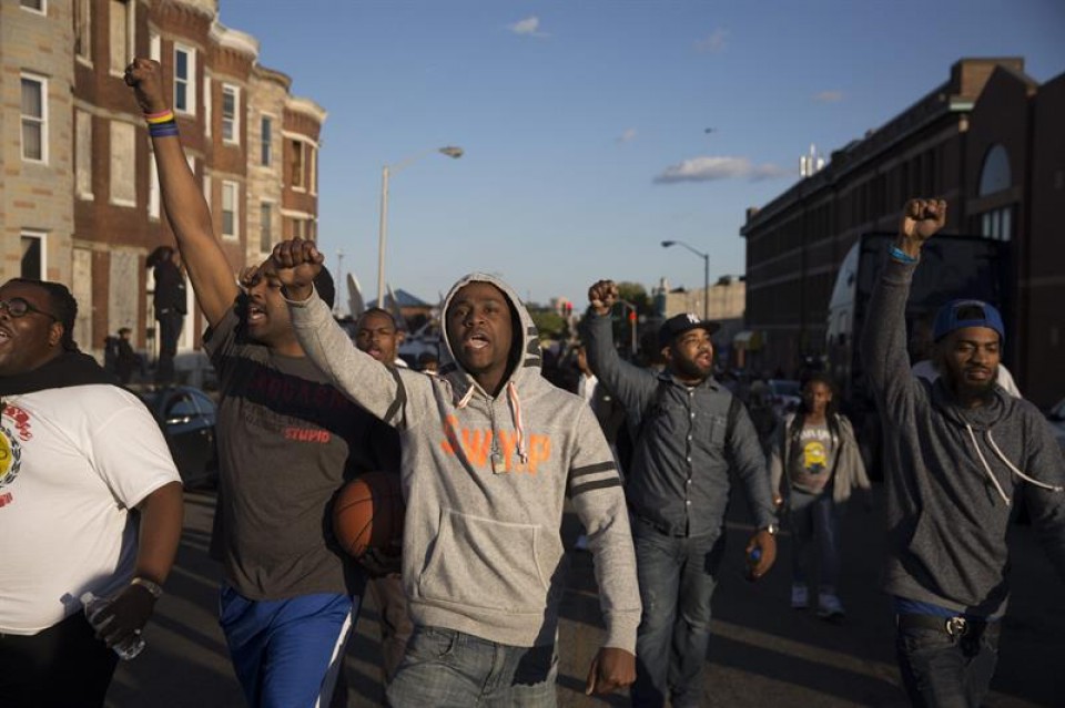 Manifestantes pacíficos en Baltimore. EFE