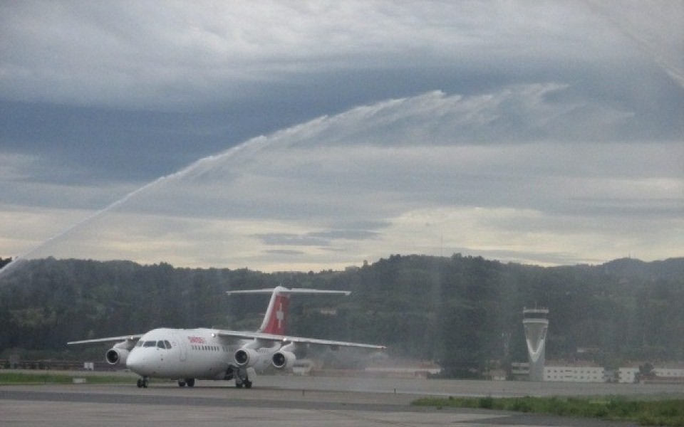 Una de las aeronaves de Swiss, ayer en el aeropuerto de Bilbao. Foto: Aena