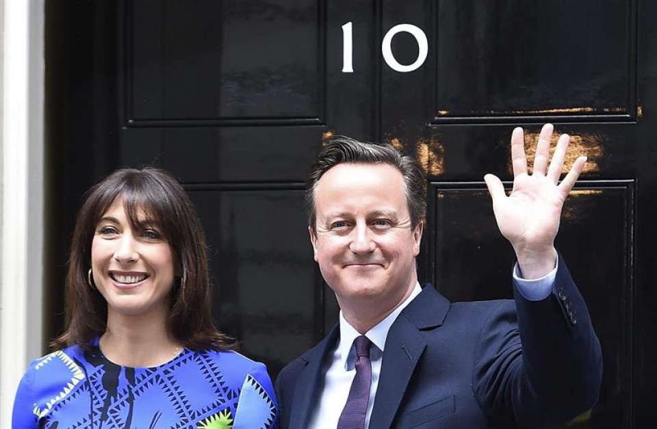 Cameron diseña su primer gabinete con mayoría absoluta
