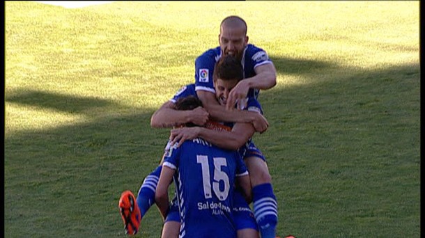 Los jugadores del Alavés celebrando el tercer gol. Foto: EITB