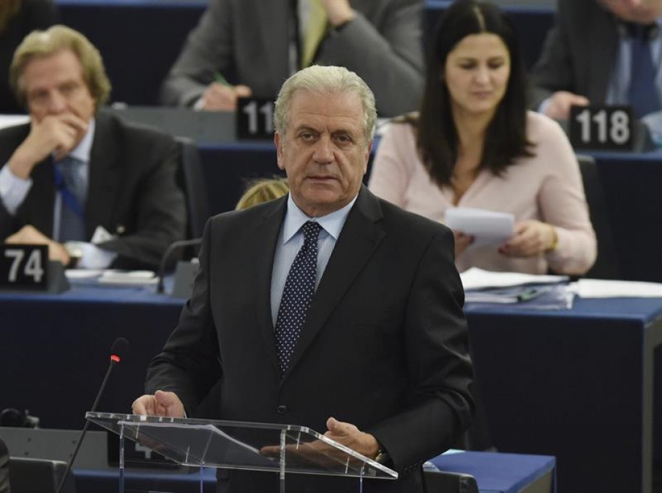 El comisario europeo para Inmigración Dimitris Avramopoulos en el Parlamento Europeo. Foto: EFE