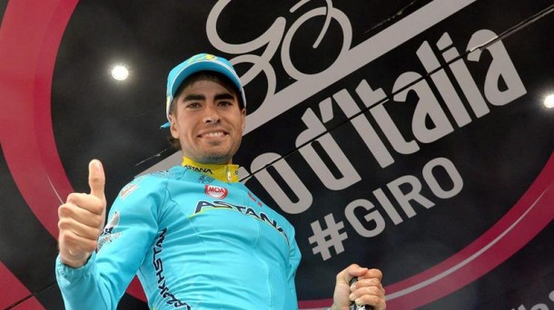 Mikel Landa, celebrando una victoria de etapa en el Giro. Efe.