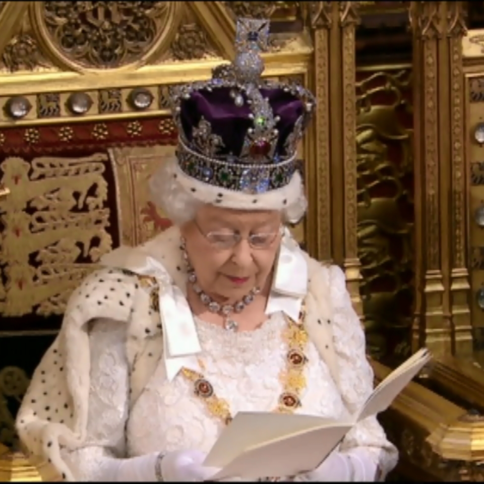 Isabel II anuncia una ley para celebrar el referéndum de la UE en 2017