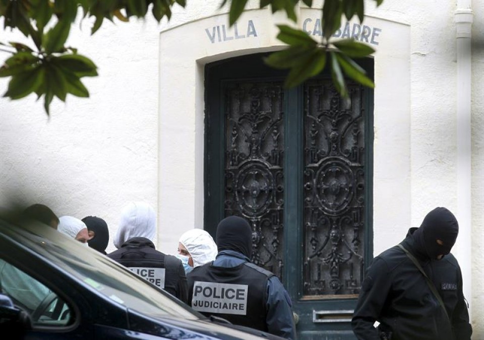 Hallan armas y explosivos de ETA en la casa registrada en Biarritz