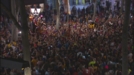 Aficionados culés celebran en Canaletas la victoria del Barça