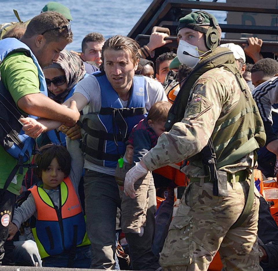 Más de 5.000 personas han sido rescatadas desde el viernes en el Mediterráneo. Foto: EFE