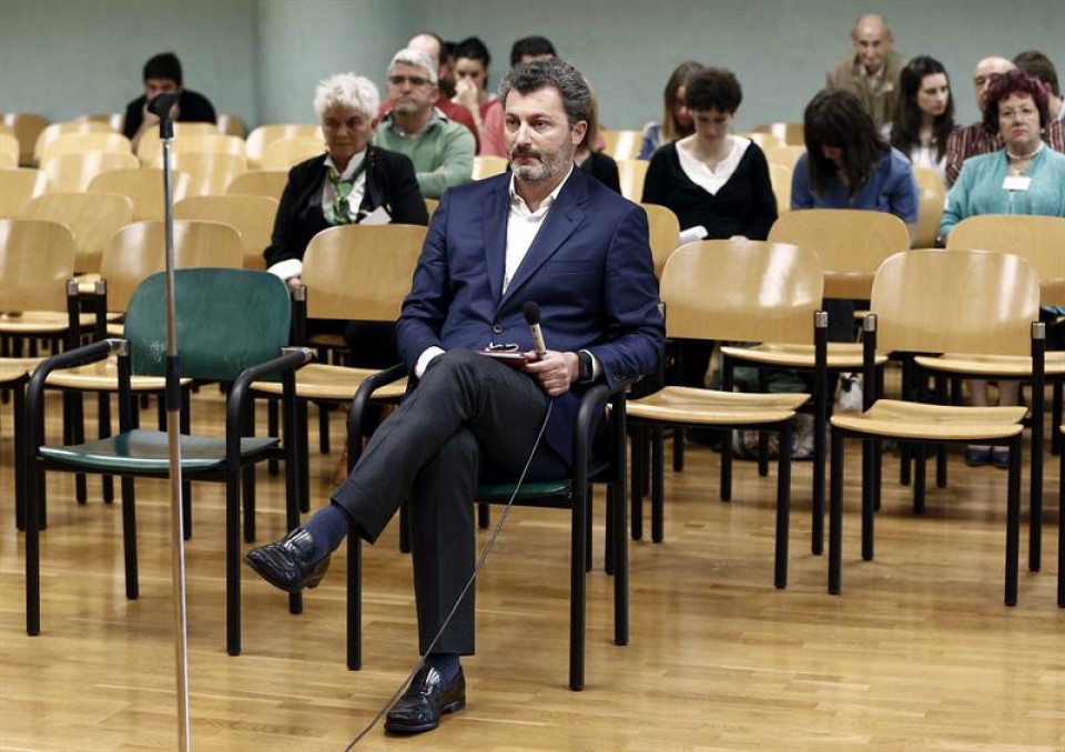 El exdiputado del PP Santiago Cervera, en el banquillo de los acusados. EFE