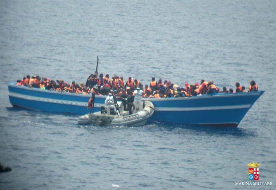 En las últimas horas han sido rescatados 823 inmigrantes al sur de Italia. Foto de archivo: EFE
