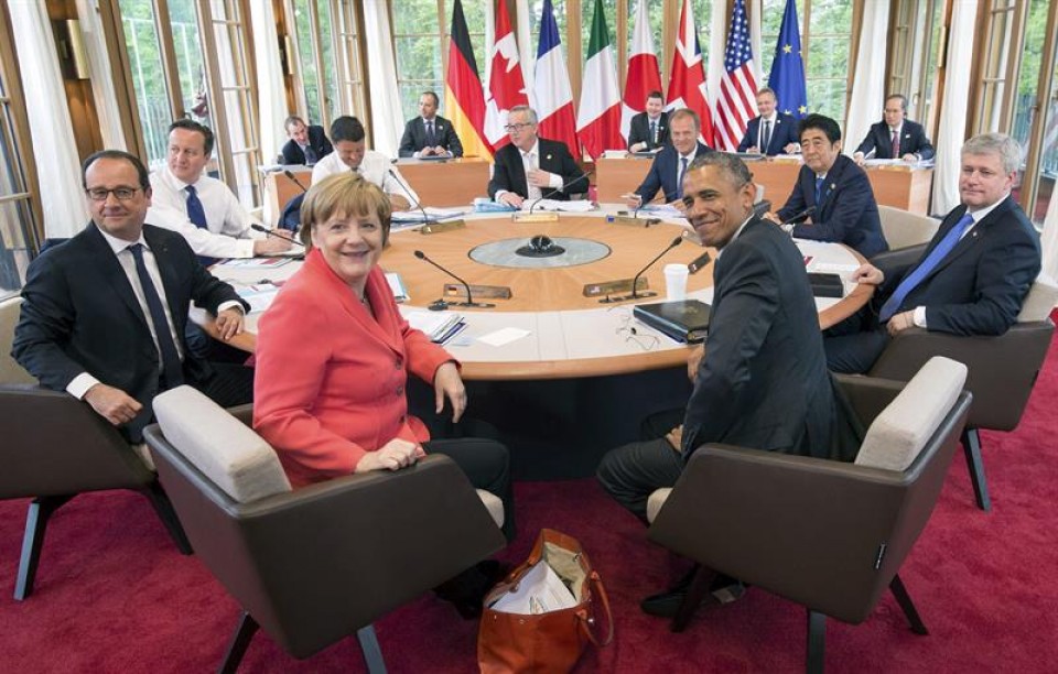 Obama eta Merkel, lehen planoan, astelehen honetako bileran. EFE