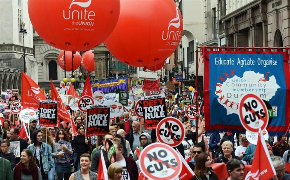 Protesta multitudinaria en Londres contra la política de austeridad de Cameron. Foto: EFE