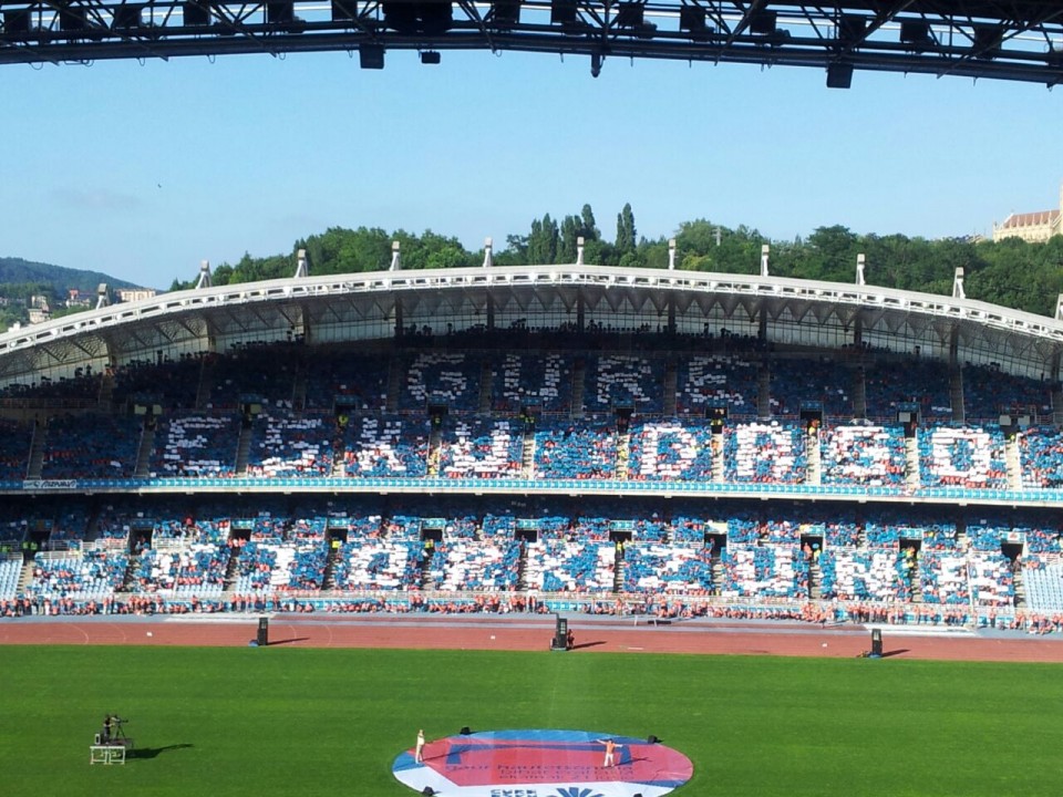 Mosaico conformado en el estadio de Anoeta. Foto: EiTB
