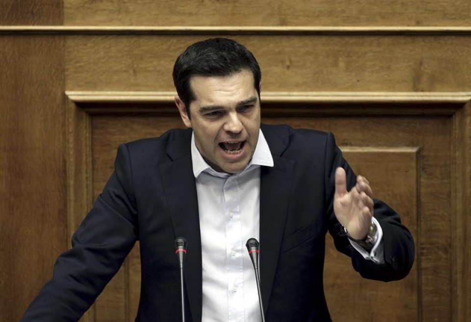 Tsipras anuncia medidas de control de capitales y cierre de los bancos