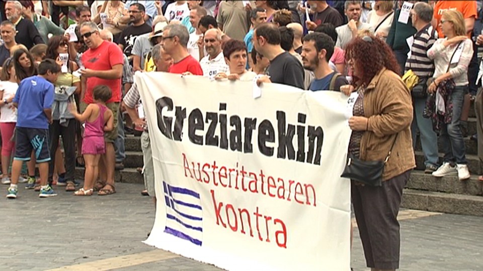 Cientos de personas apoyan a Grecia y votan 'no' a la austeridad 