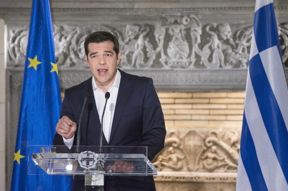 Tsipras pide un 'frente nacional fuerte' para negociar una solución