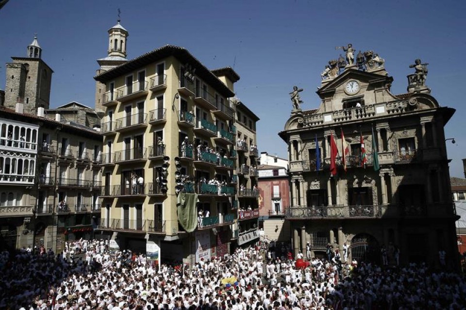 Delegada del Gobierno recurre la colocación de la ikurriña en Pamplona