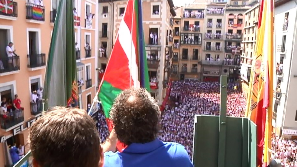 El Gobierno Vasco muestra su respeto a la decisión de izar la ikurriña
