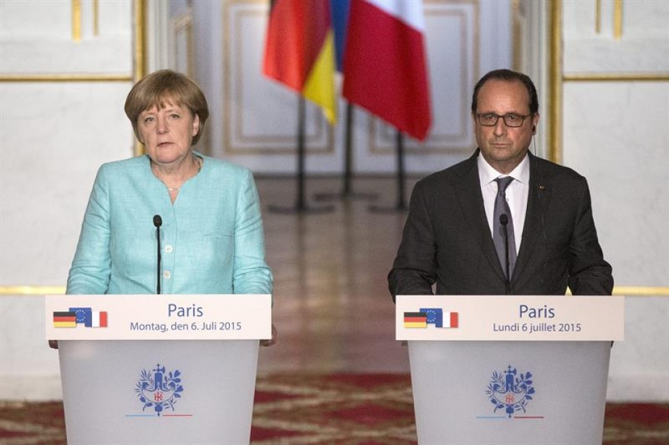 El presidente francés, François Hollande, y la canciller alemana, Angela Merkel. Foto: EFE