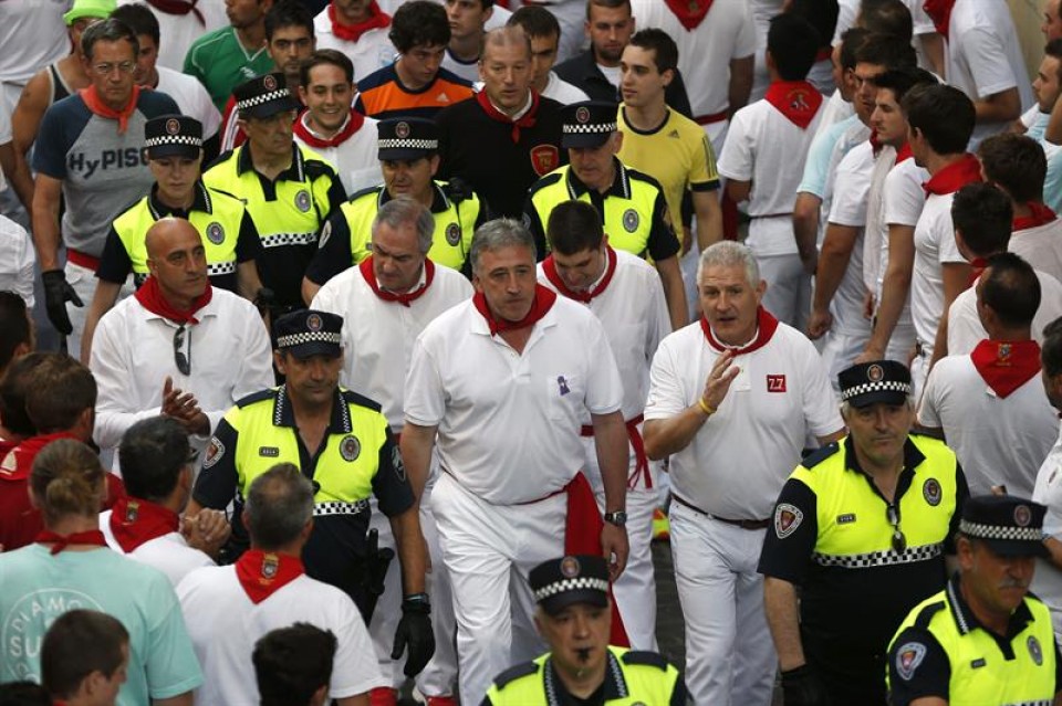 Asiron: 'Igual Rajoy prefiere la ikurriña apaleada, nosotros no'
