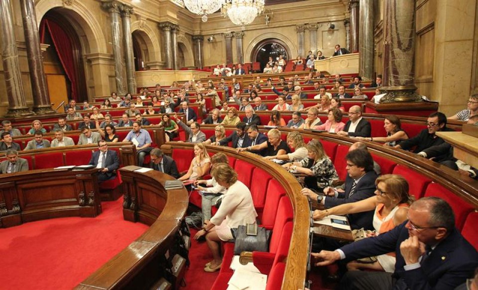 Votación para reprobar a Pujol en el Parlamento catalán.