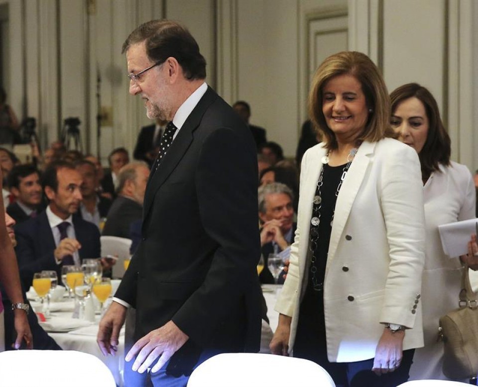 Mariano Rajoy Espainiako gobernuko presidentea eta Fatima Bañez Espainiako Enplegu ministroa. EFE