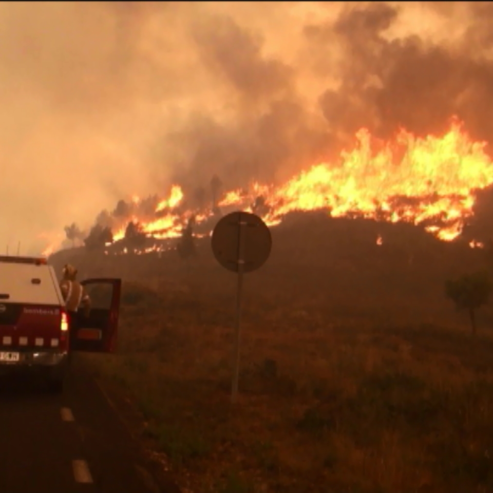 El incendio de Ódena provoca el desalojo de 400 vecinos