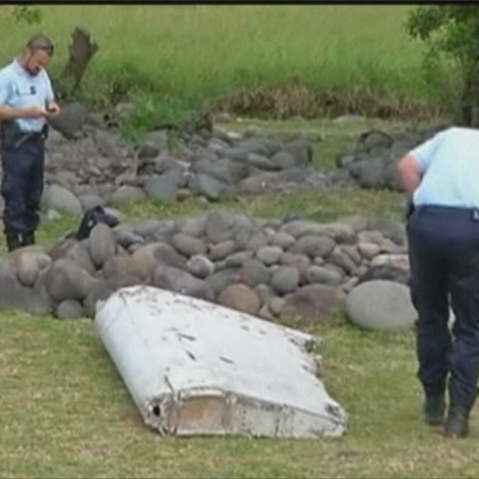 Analizan en París la procedencia de los restos del avión de Reunión