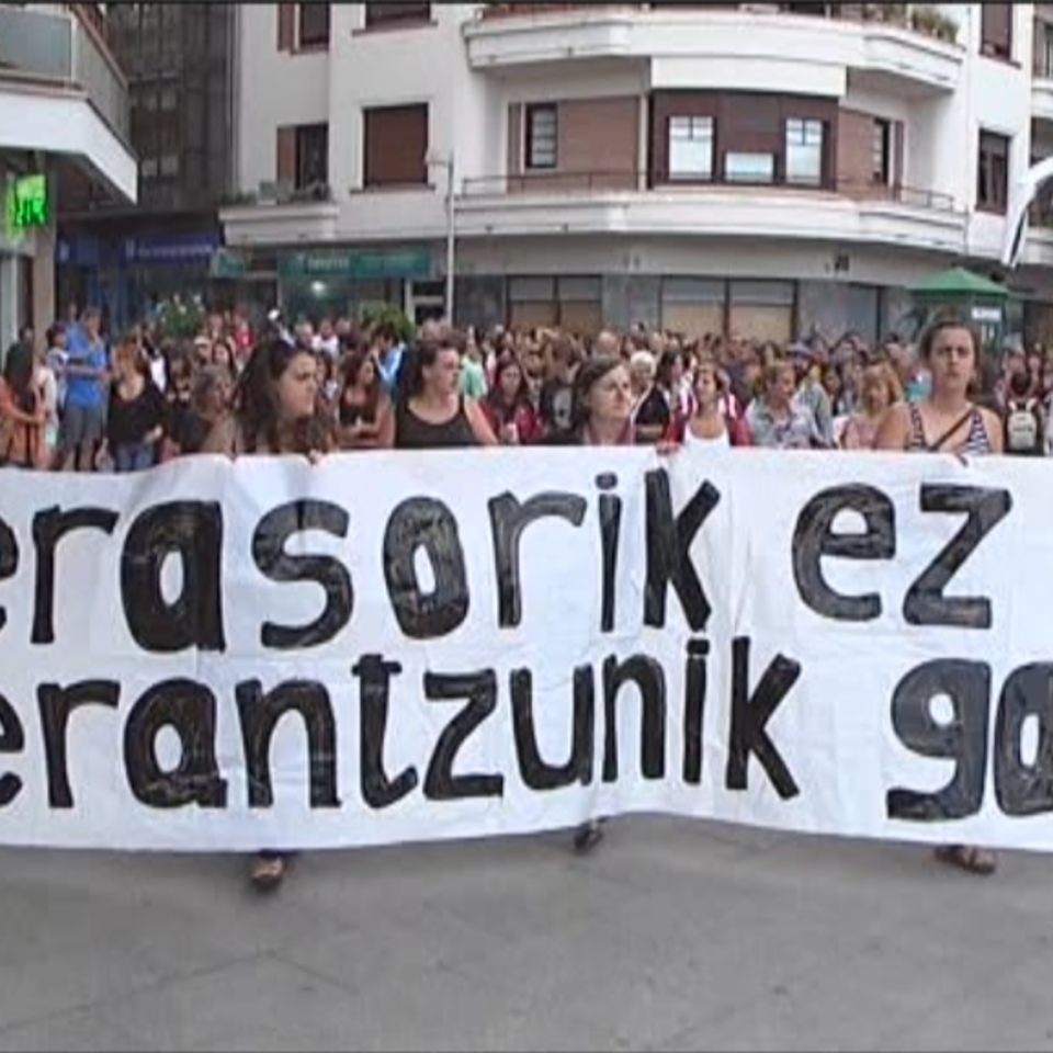 Una manifestación contra las agresiones sexuales en Getxo en agosto de 2015. EiTB