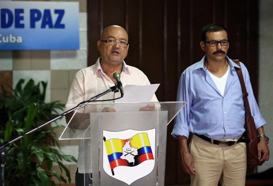 Carlos Antonio Lozada anunciando la prolongación de la tregua