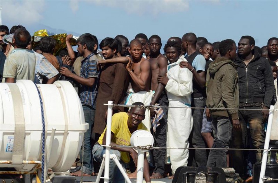 Inmigrantes en el Mediterráneo. Foto: EFE