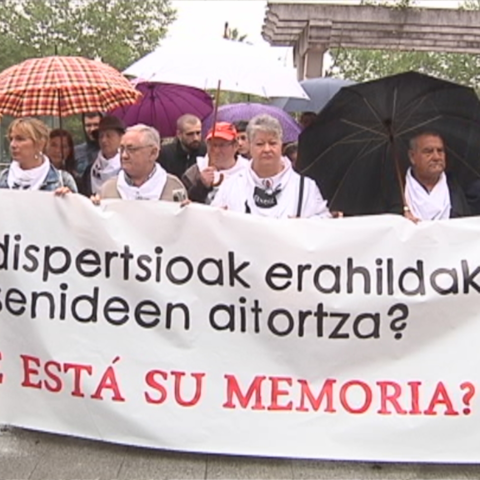 Etxeratek protesta egin du Memoriaren Etxearen atarian