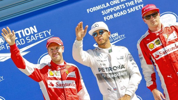 Hamilton, Vettel eta Raikkonenek inguratuta, probaren ostean. Argazkia: EFE.