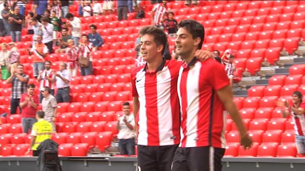 Seguín y Villalibre celebran un gol / EITB.