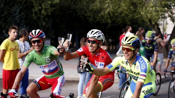 Aru, Purito eta Majka, Espainiako Itzuliko podiuma. Efe.